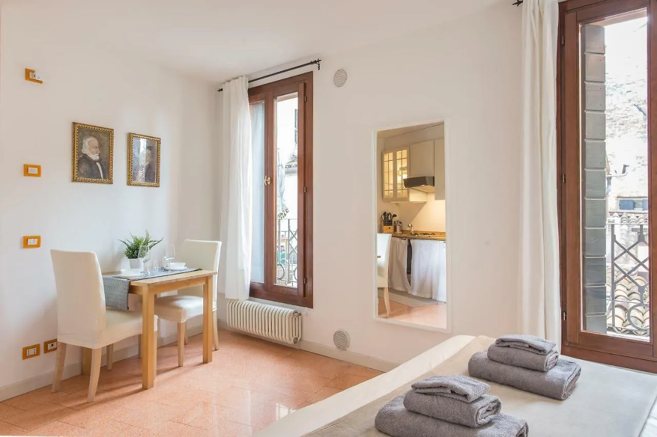 Studio Ago27 By Welc Treviso
